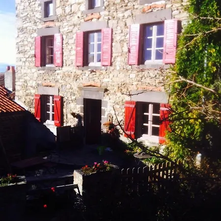 فيلة La Sauvageonne Saint-Prejet-Armandon
